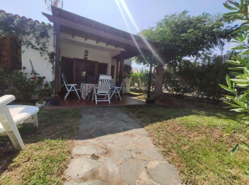 2 Bedroom Bungalow Next Yumbo Center. Free Parking
