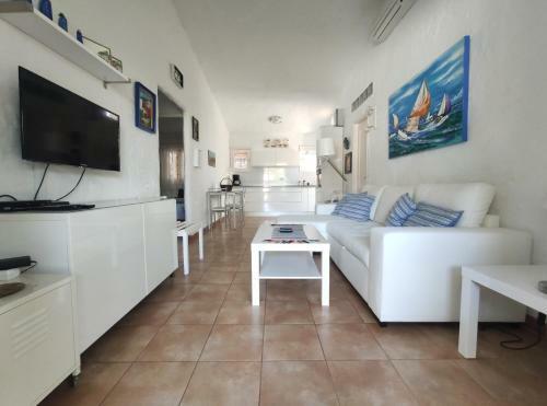 2 Bedroom Bungalow Next Yumbo Center. Free Parking