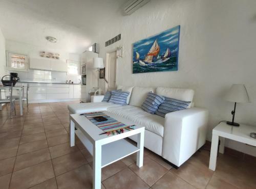 2 Bedroom Bungalow Next Yumbo Center. Free Parking