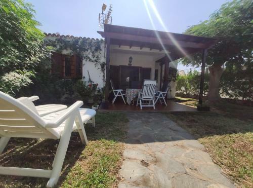 2 Bedroom Bungalow Next Yumbo Center. Free Parking