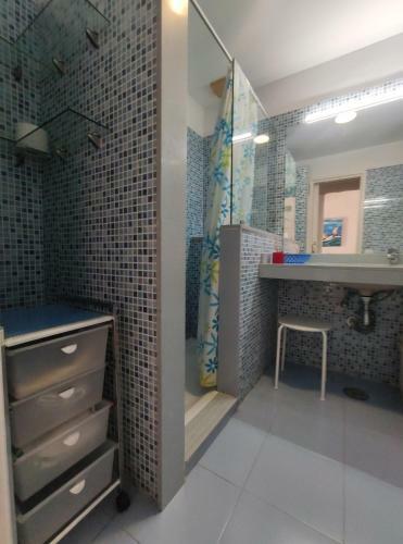 2 Bedroom Bungalow Next Yumbo Center. Free Parking