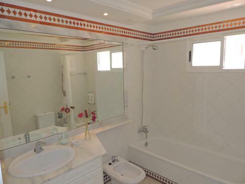 Apartamento Romantic Retreat With Marine View