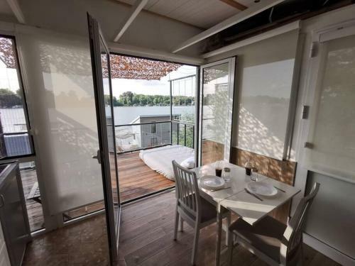 Pent.a.house / River House / Sojenica Na Savi