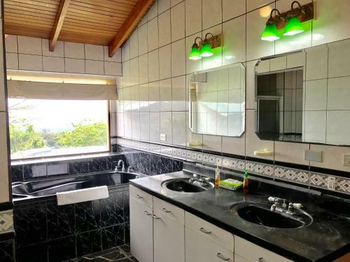 Dream Villa, Ocean View & Pool!