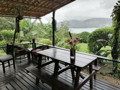 Bed & Breakfast La Ceiba Tree Lodge