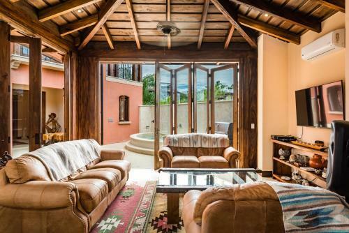 Luxury Spacious Beach Town Villa In Las Catalinas!
