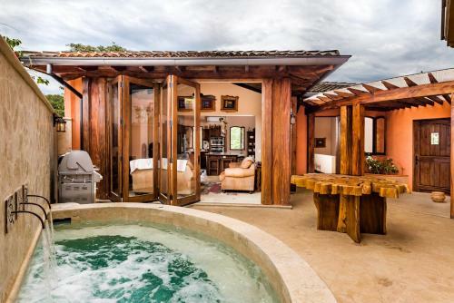 Luxury Spacious Beach Town Villa In Las Catalinas!