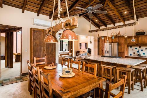 Luxury Spacious Beach Town Villa In Las Catalinas!