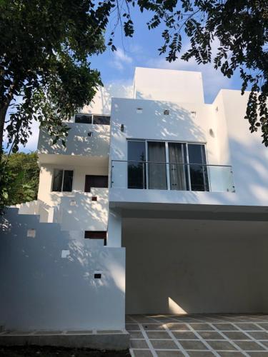 White House View Beautiful Modern Beach House