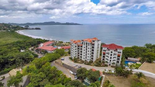 2-bedroom Ocean-view Condo In Flamingo With Pool