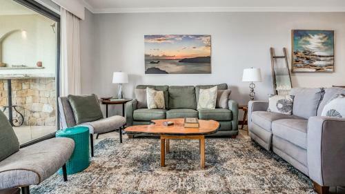 2-bedroom Ocean-view Condo In Flamingo With Pool