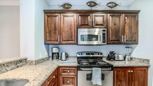 2-bedroom Ocean-view Condo In Flamingo With Pool