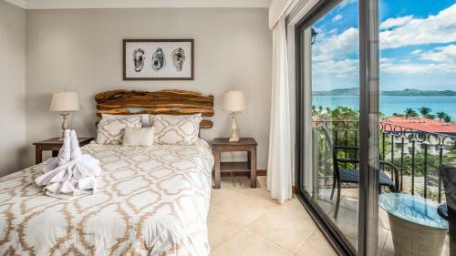 2-bedroom Ocean-view Condo In Flamingo With Pool