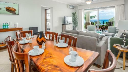 2-bedroom Ocean-view Condo In Flamingo With Pool