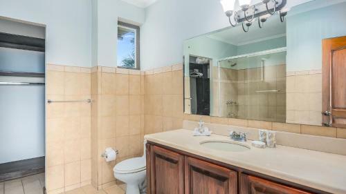 2-bedroom Ocean-view Condo In Flamingo With Pool