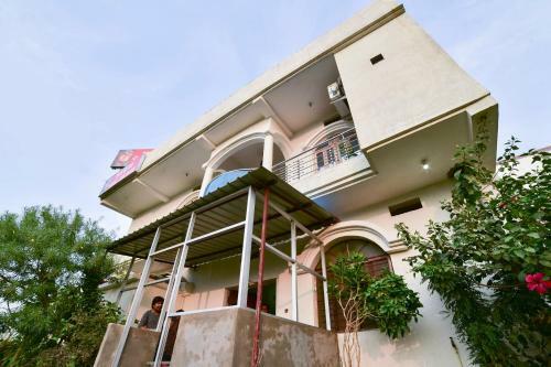 Hotel Oyo 65055 Sai Kripa Guest House