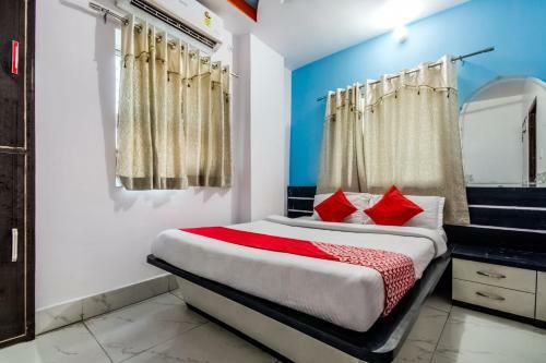 Hotel Vaccinated Staff - Oyo 14993 Rp Palace