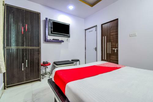 Hotel Vaccinated Staff - Oyo 14993 Rp Palace