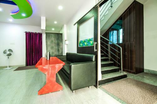 Hotel Vaccinated Staff - Oyo 14993 Rp Palace