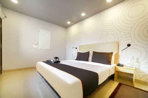 Hotel Collection O 39643 Chandan Hola Rd