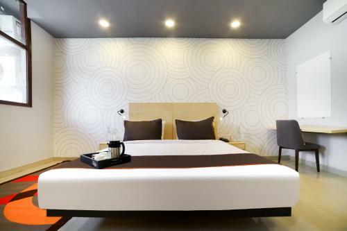 Hotel Collection O 39643 Chandan Hola Rd