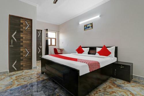 Oyo 86530 Hotel Empire Inn