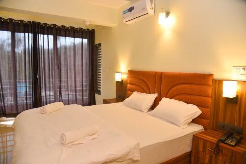 Hotel Eden Stays - A Unit Of Av Associates