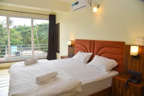 Hotel Eden Stays - A Unit Of Av Associates
