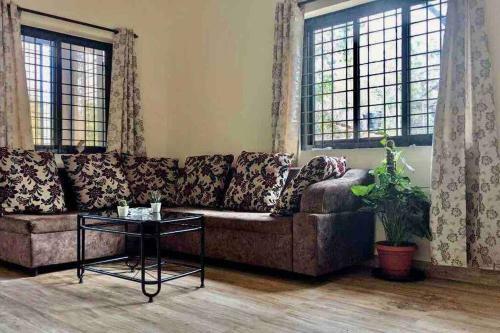 Mountain View Villa With Private Terrace, Candolim