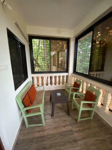 Mountain View Villa With Private Terrace, Candolim