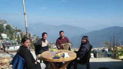 Shalom Inn Home Stay