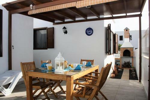 Villa Corona Roses