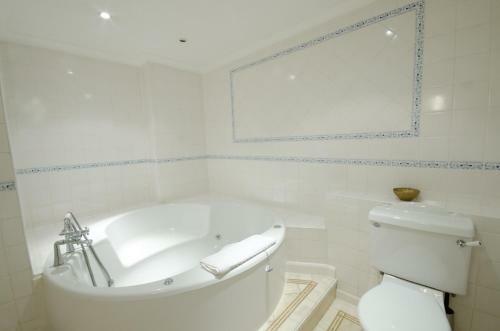 Hatton Court Hotel