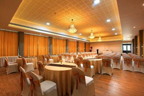 Hotel Raas Residency