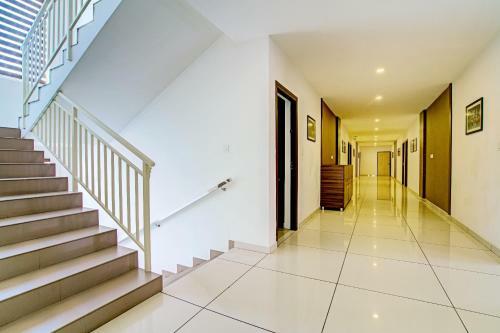 Hotel Vaccinated Staff- Capital O 74715 Phoenix Holidays