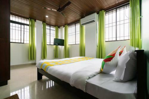Hostal Oyo Home 49697 Aj Apartments