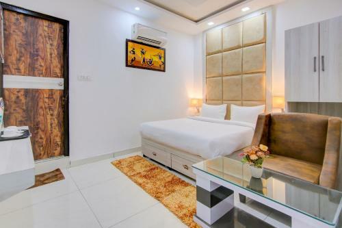 Hotel Collection O 81682 Vibes Inn