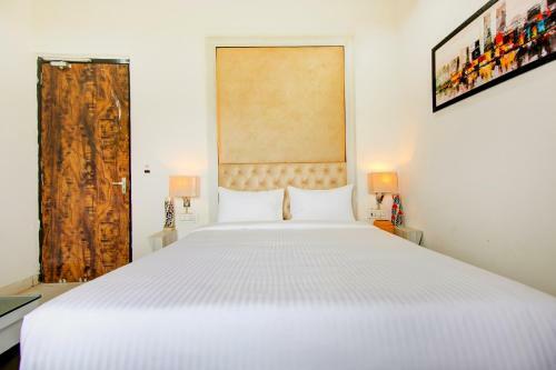 Hotel Collection O 81682 Vibes Inn
