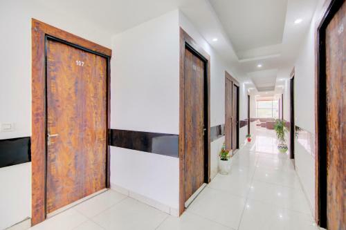 Hotel Collection O 81682 Vibes Inn