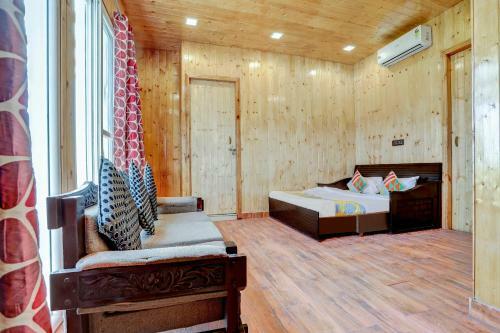 Hostal Oyo Home 78084 Lavish Penthouse