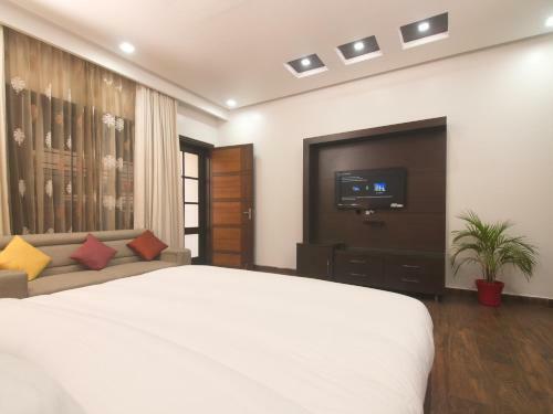 Spacious, Aesthetically Designed 3-br Apartment - 3 Mins Walk From City Center