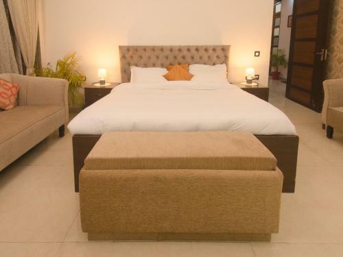 Spacious, Aesthetically Designed 3-br Apartment - 3 Mins Walk From City Center