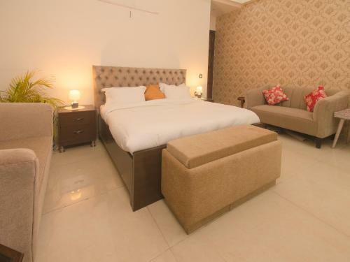 Spacious, Aesthetically Designed 3-br Apartment - 3 Mins Walk From City Center