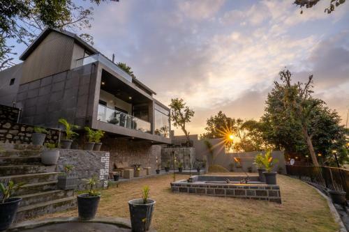 Villa Saffronstays Elysian