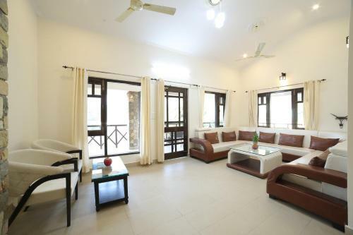 Saffronstays Ghughuti Ku Baasa
