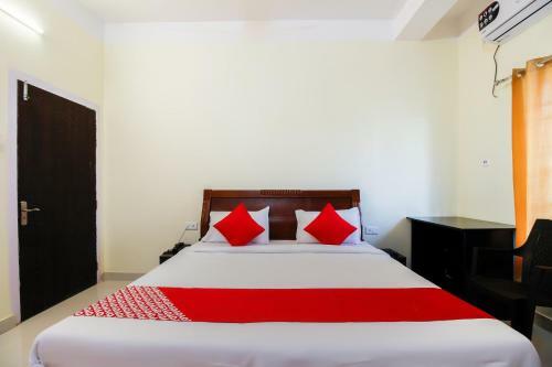 Hotel Vaccinated Staff- Collection O 36138 Aditya Guest House 1
