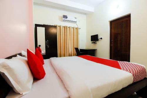Hotel Vaccinated Staff- Collection O 36138 Aditya Guest House 1