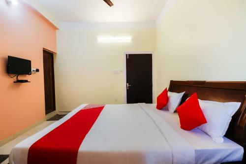 Hotel Vaccinated Staff- Collection O 36138 Aditya Guest House 1