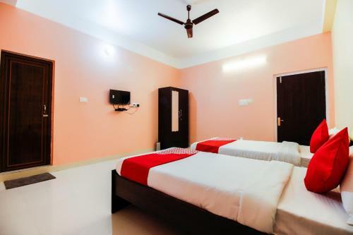 Hotel Vaccinated Staff- Collection O 36138 Aditya Guest House 1