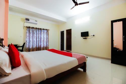 Hotel Vaccinated Staff- Collection O 36138 Aditya Guest House 1